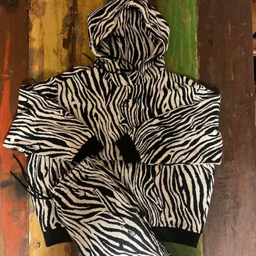 임팩트 있음! adidas 제브라 패턴 상하의 세트