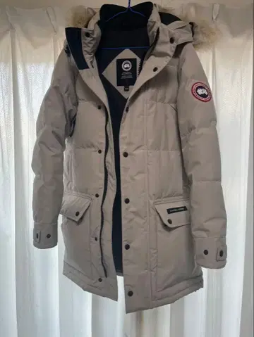 CANADA GOOSE 베이지 다운 자켓