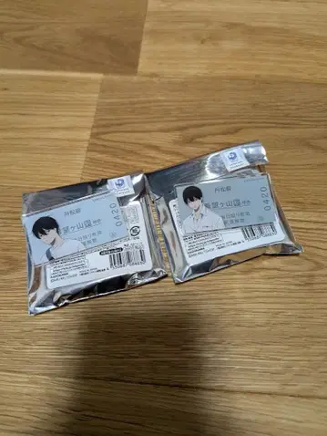 빛이 죽은 여름전 우표풍 아크릴 배지 요시키 2종