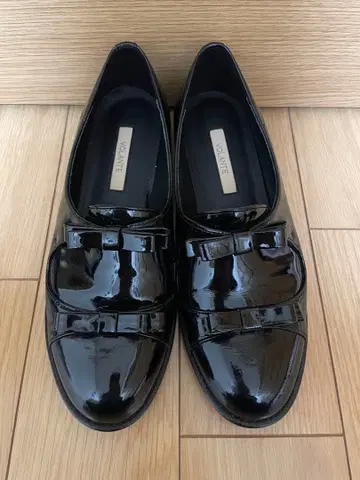 VOLANTE 에나멜 블랙 로퍼 사이즈 37 (23.5cm)