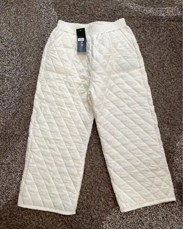 미사용 새상품 택 포함 여성용 화이트 퀼팅 팬츠 속기모 방한