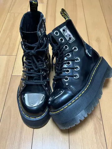 닥터마틴 제이든 맥스 레벨 UK4 통굽 MAX 밑창