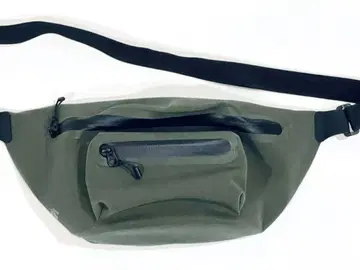 DESCENTE 데상트 방수 바디백 올리브 그린