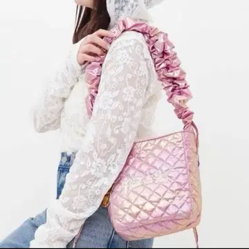 [ 새상품 ] 폴앤조 액세서리와 메탈릭 개더 토트백 핑크