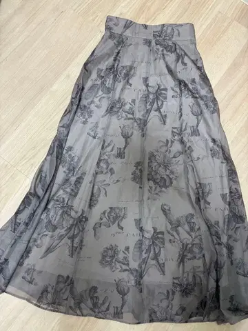 SNIDEL 플로럴 프린트 플레어 스커트 006 (그레이)