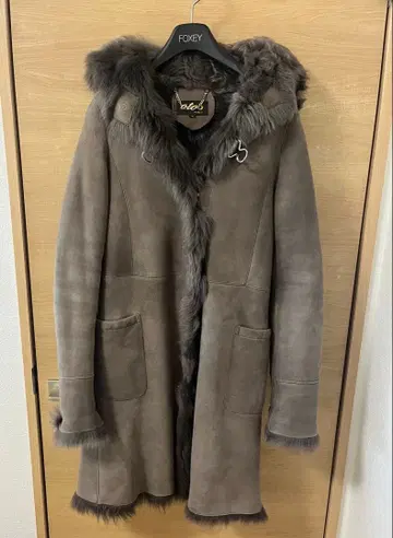 [컨디션 최상] OTO 그레이 무스탕 코트 후드 부착