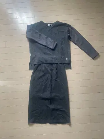 FILA 다크 그레이 셋업 스커트와 상의