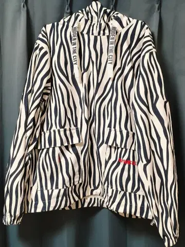 캡틴스 헬름 코듀로이 후드티 제브라 패턴