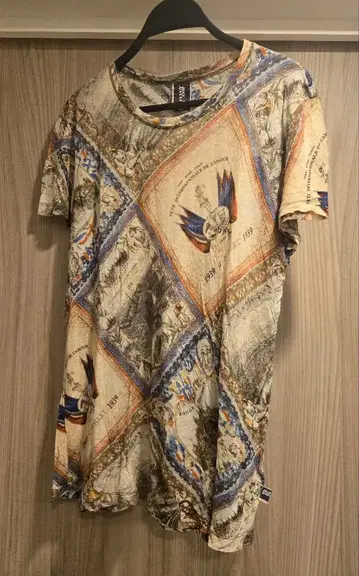 정품 새상품급 Jean Paul Gaultier 올 패턴 T-SHIRTS