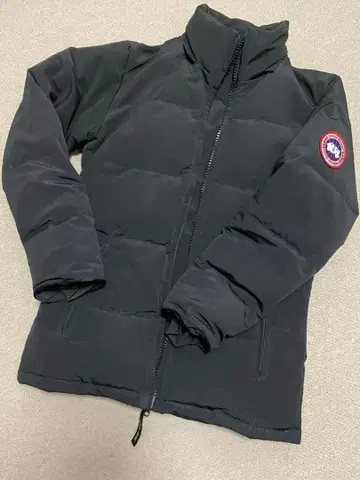 CANADA GOOSE 블랙 다운 자켓