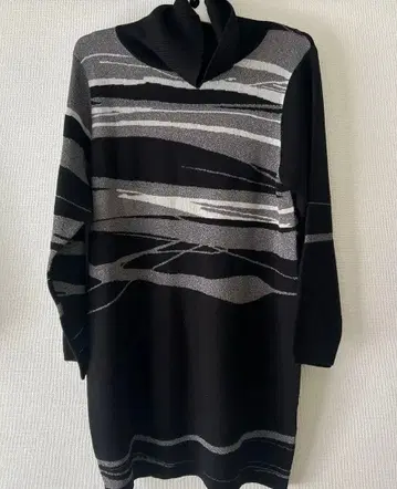 BOUTIQUE JUNKO 스트라이프 니트 긴팔