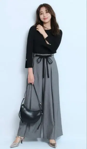 JUSGLITTY 스웨이드 체인 벨트 부착 플레어 팬츠