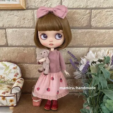 네오 브라이스 아웃핏 더스티 핑크가 귀여운 랜덤 딸기 로우웨스트 원피스