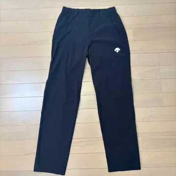 DESCENTE S 사이즈 조거 팬츠 블랙