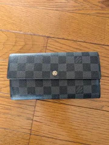 다미에 패턴 블랙 인조 가죽 장지갑