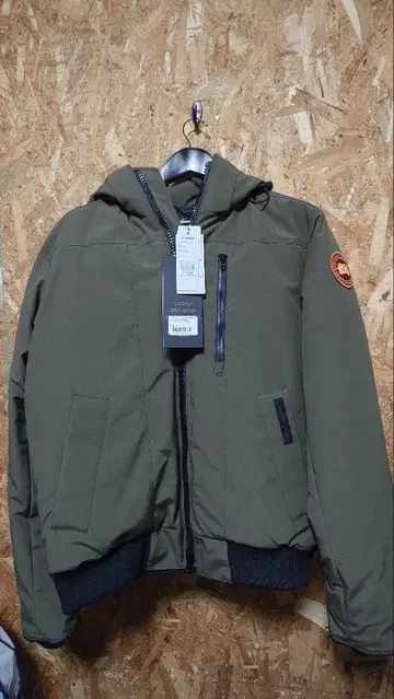 Canadagoose Borden Bomber for Beams