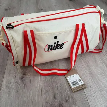 주말 한정판 가격 인하 나이키 헤리티지 바렐 더플백 새상품 택 포함