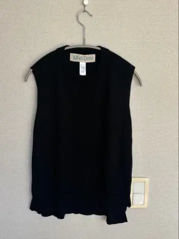 미디 우미 슬리브리스 스웨터 블랙