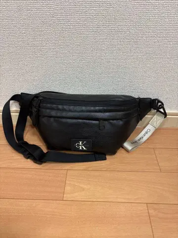 캘빈 클라인 진스 바디백 블랙