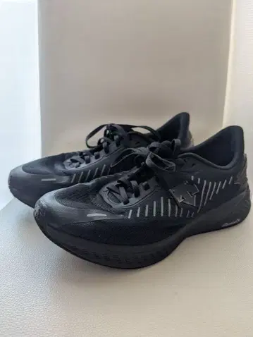 데상트 에나자이트 슈퍼 27cm 블랙 러닝화