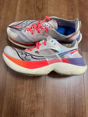 Saucony 러닝화 화이트 26.5cm