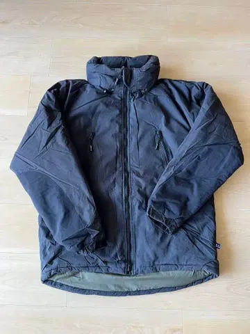 매직 넘버 블랙 다운 자켓 (해피 수트)