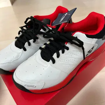 새상품 YONEX 테니스화