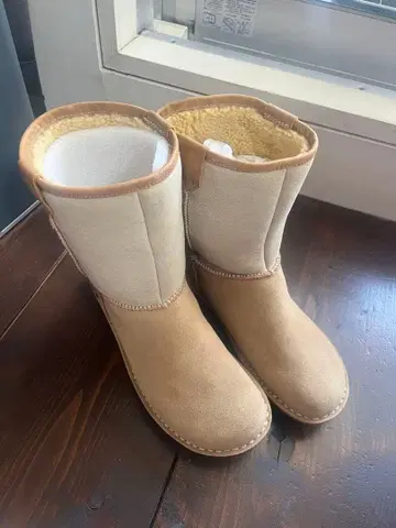 베이지 스웨이드 어그 부츠