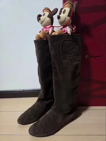 Ferragamo 브라운 스웨이드 롱 부츠