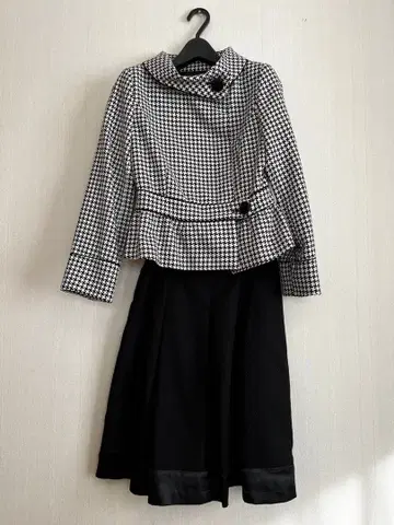 하운드 투스 자켓과 스커트 세트