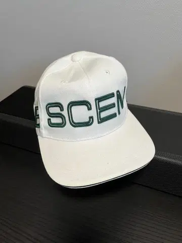 데상트 골프 캡