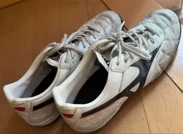 미즈노 모렐리아 축구화 화이트/블랙 26.5