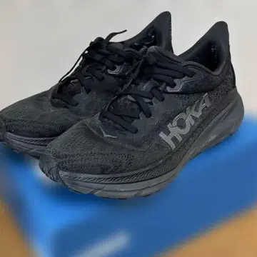 HOKA 블랙 러닝화