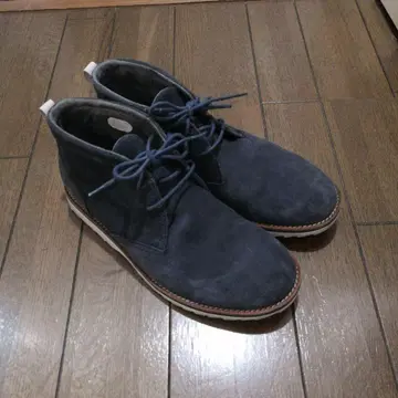 네이비 스웨이드 처카 부츠