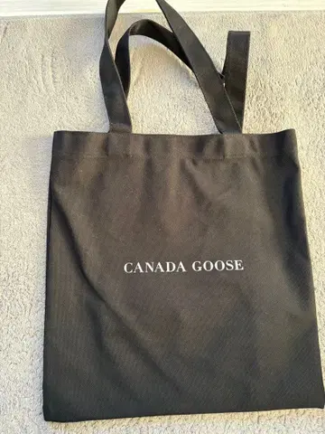 CANADA GOOSE 블랙 토트백