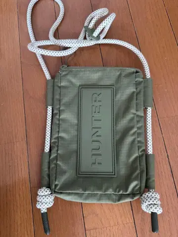 미사용 새상품 HUNTER 트래블 립스탑 폰 파우치 화이트