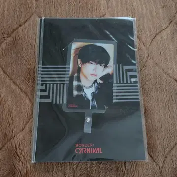 BORDER: CARNIVAL JAKE PHONE TAB