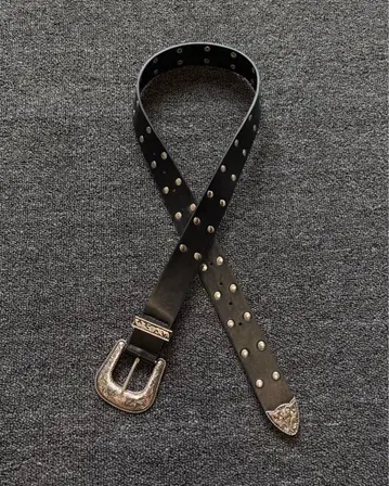 스터드 장식 블랙 가죽 벨트