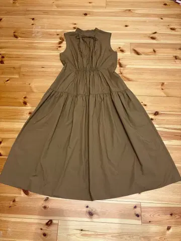 슬리브리스 올리브 롱 원피스