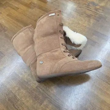 퍼 달린 브라운 스웨이드 롱 부츠