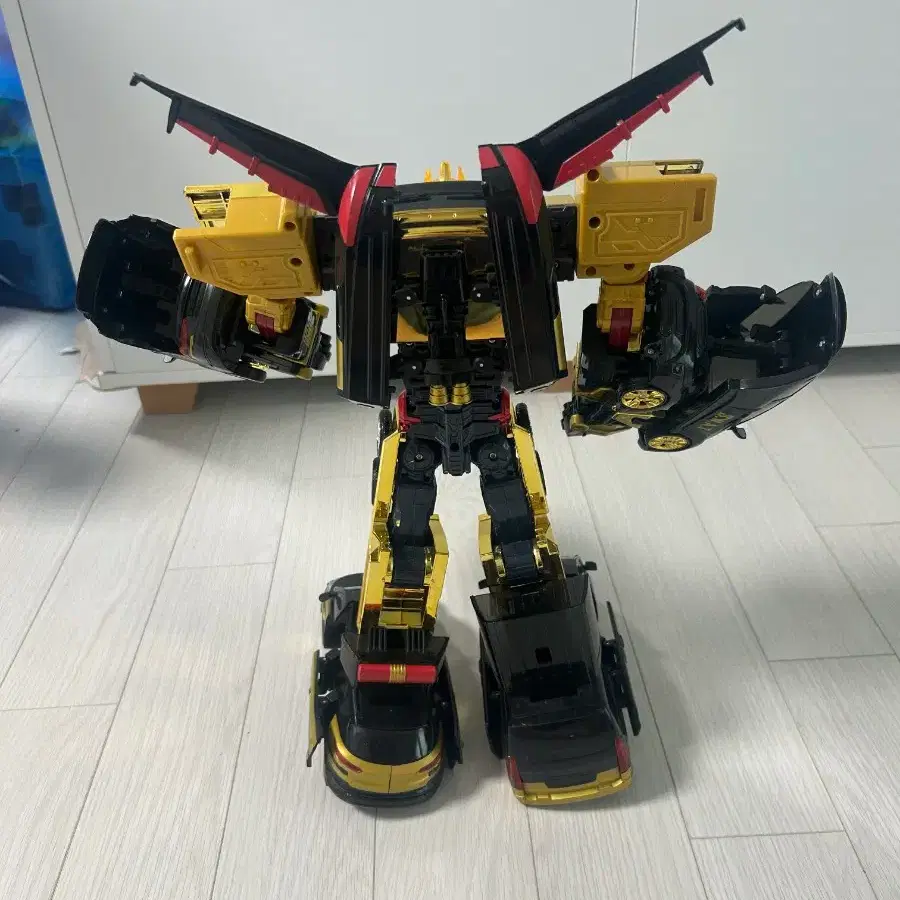 헬로카봇 펜타스톰 골드 변신 로봇 골드렉스 완구 #로봇,#유아장난감,#자동차장난감,#합체로봇,#헬로카봇 on Bunjang Global  Site.