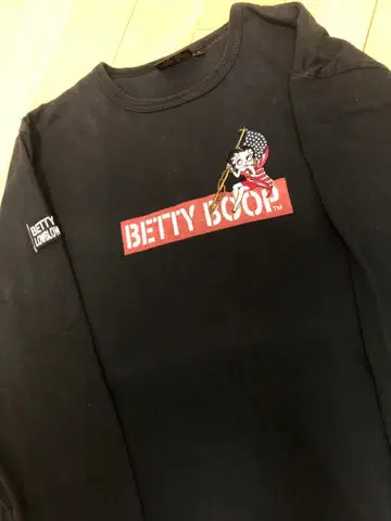 BETTY BOOP 블랙 긴팔 low blow knuckle 구제 의류