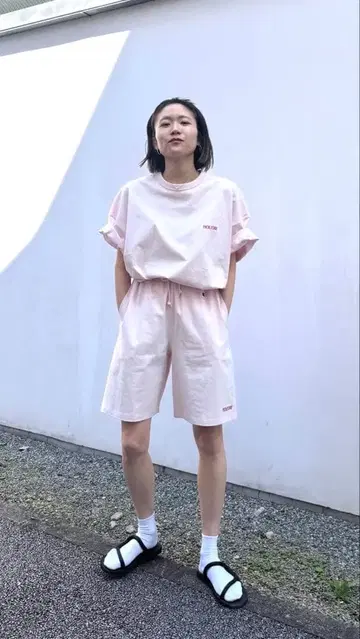 HOLIDAY x CHAMPION 티셔츠 하프 팬츠 세트