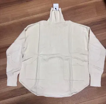 화이트 터틀넥 롱 슬리브 M