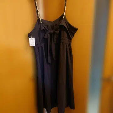 슬리브리스 블랙 원피스 어깨끈 펄 장식 포함