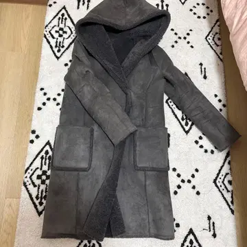 KUMIKYOKU 후드 부착 그레이 무스탕 코트