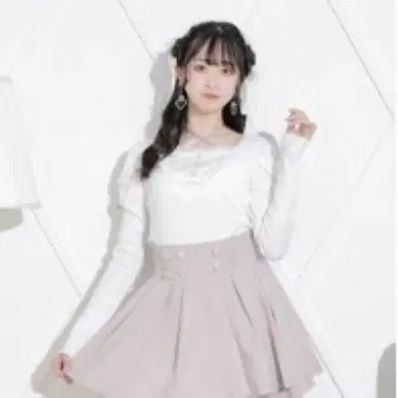 노에미 백 레이스업 파워숄더 티셔츠 화이트