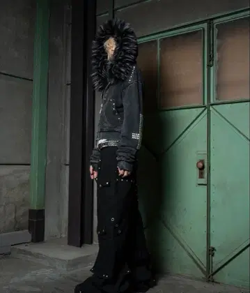 TYPE CROSS FOX FUR HOODIE BLACK