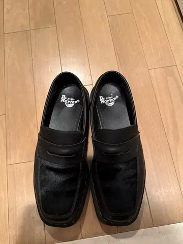 Dr. Martens 블랙 로퍼