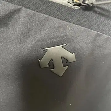 데상트 나일론 팬츠 블랙